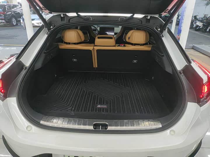 Фото 13 - Zeekr 001