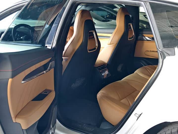 Фото 8 - Zeekr 001