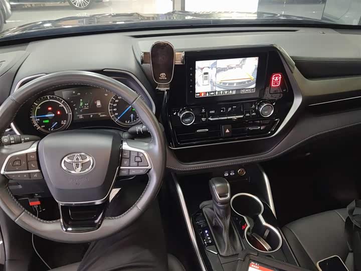 Фото 10 - Toyota Highlander