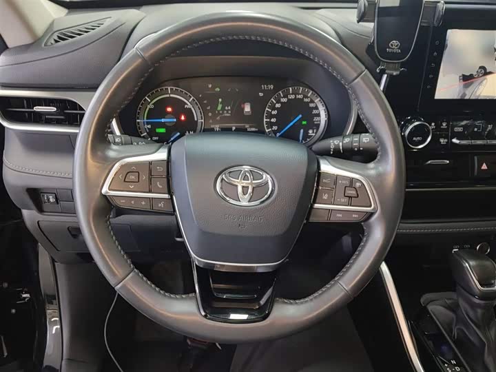 Фото 11 - Toyota Highlander