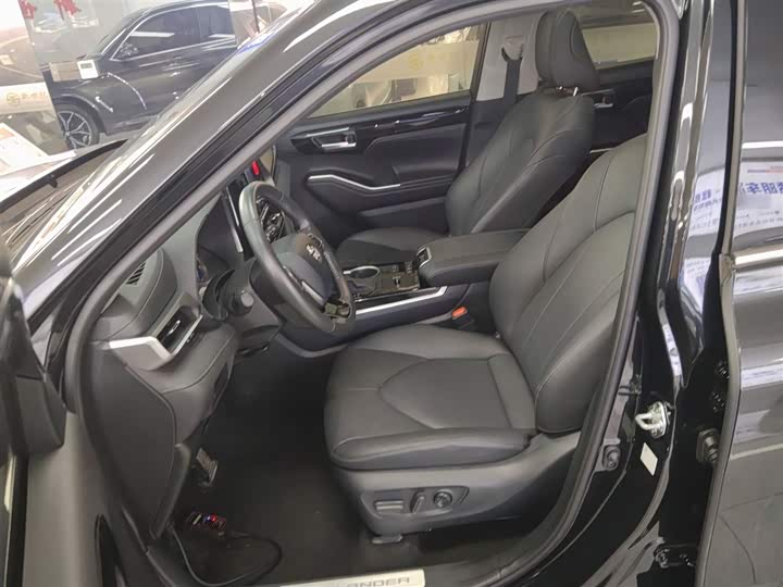 Фото 15 - Toyota Highlander