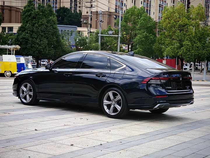 Фото 4 - Honda Accord