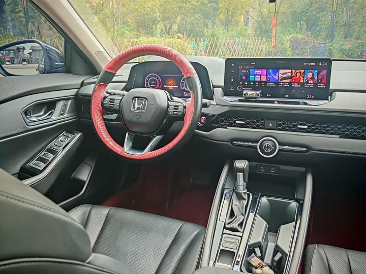 Фото 8 - Honda Accord