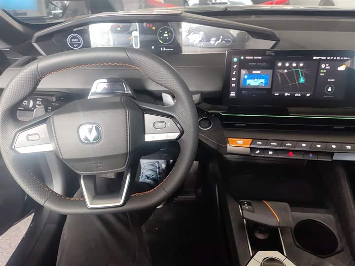 Фото 10 - Changan UNI-V