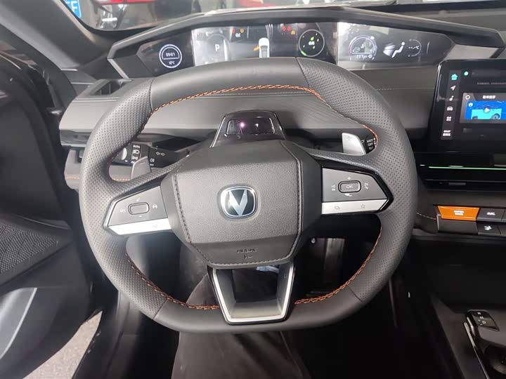 Фото 11 - Changan UNI-V