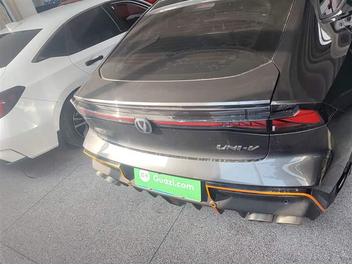 Фото 6 - Changan UNI-V