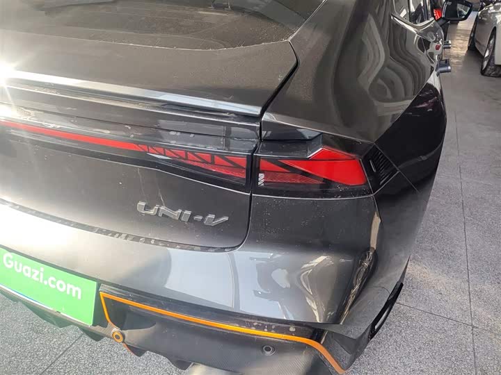 Фото 8 - Changan UNI-V