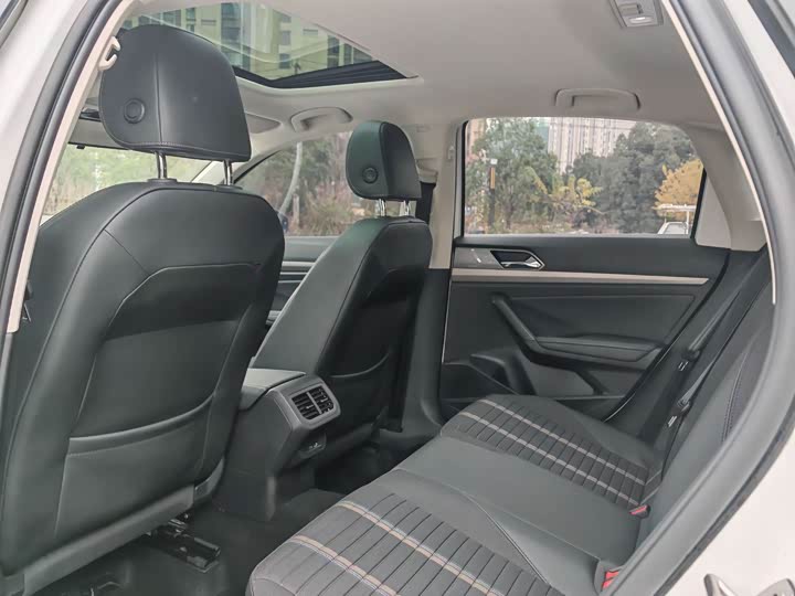 Фото 9 - Volkswagen Lavida