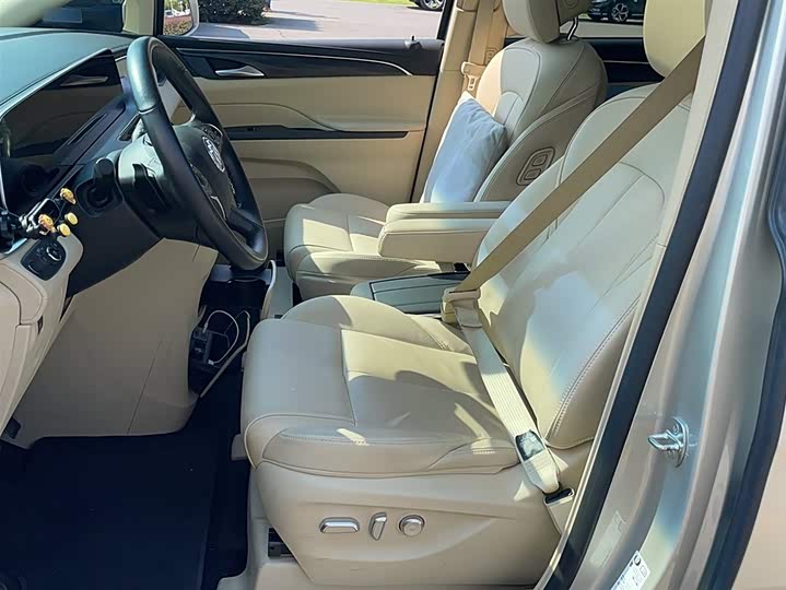 Фото 13 - Buick GL8 ES