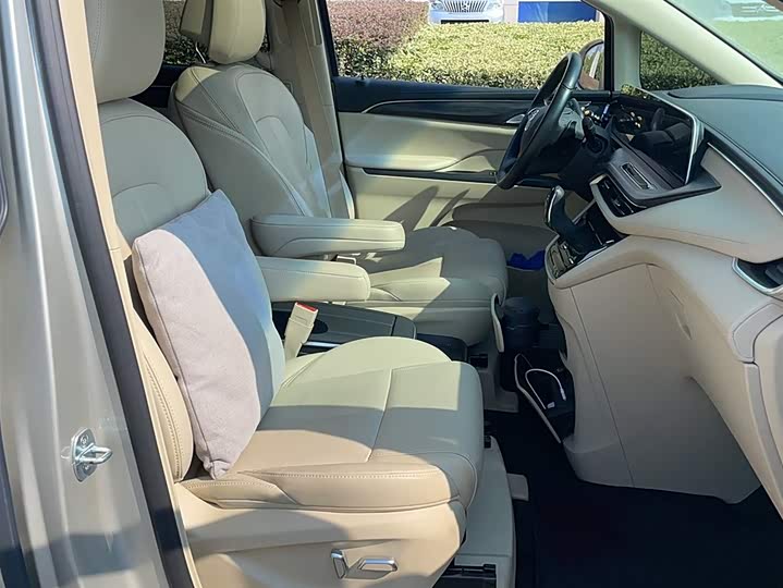 Фото 14 - Buick GL8 ES