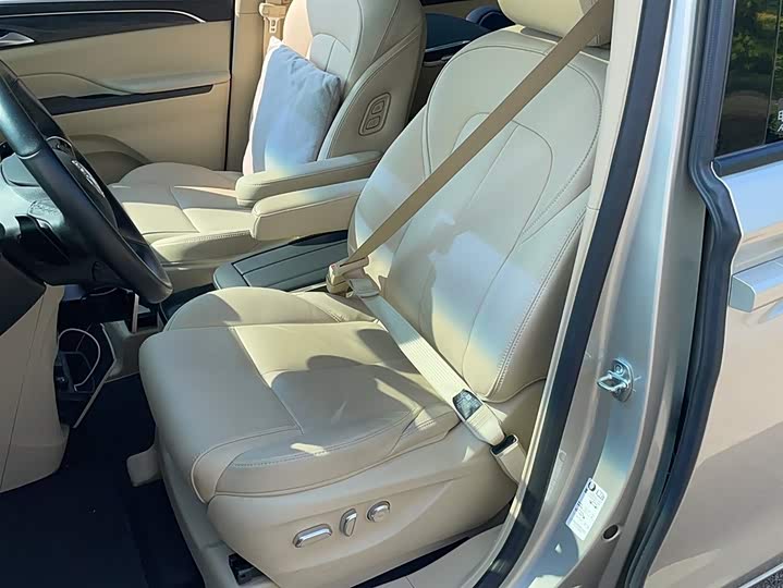 Фото 8 - Buick GL8 ES