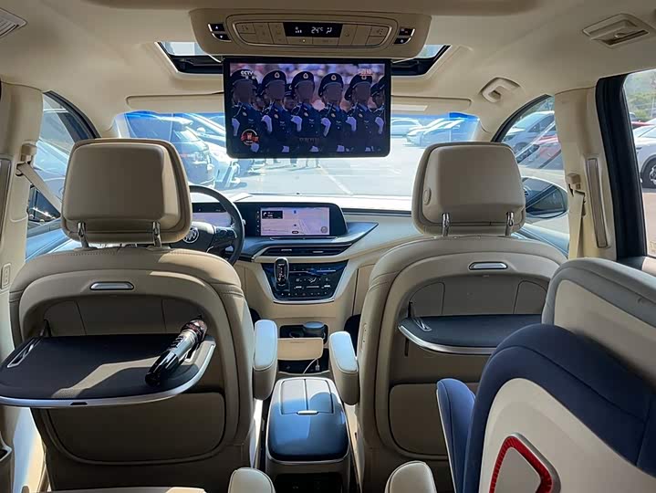 Фото 9 - Buick GL8 ES