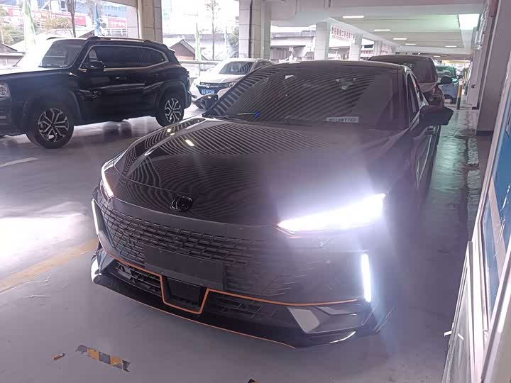 Фото 1 - Changan UNI-V