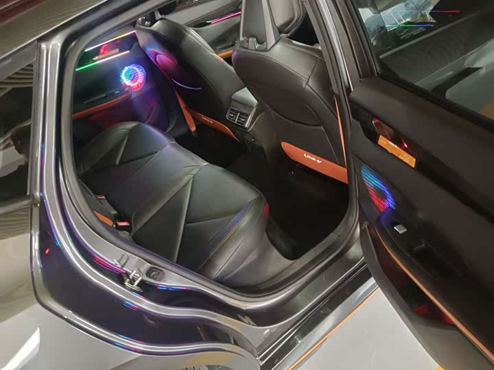 Фото 4 - Changan UNI-V