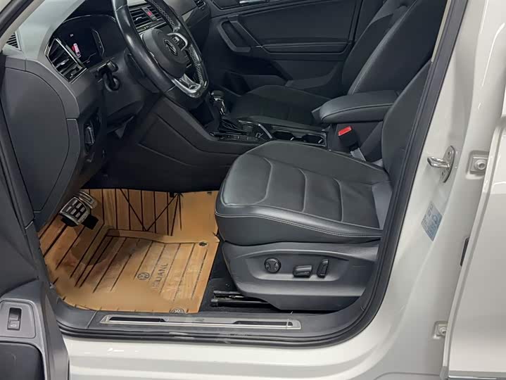 Фото 10 - Volkswagen Tiguan L Pro