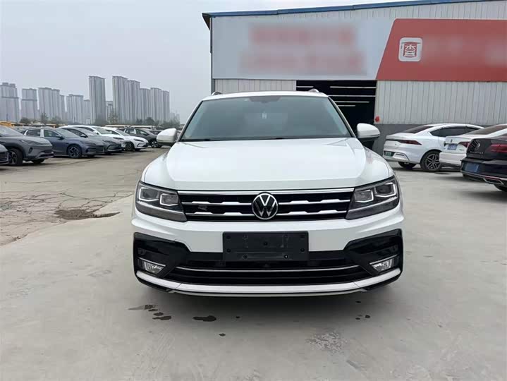 Фото 3 - Volkswagen Tiguan L Pro