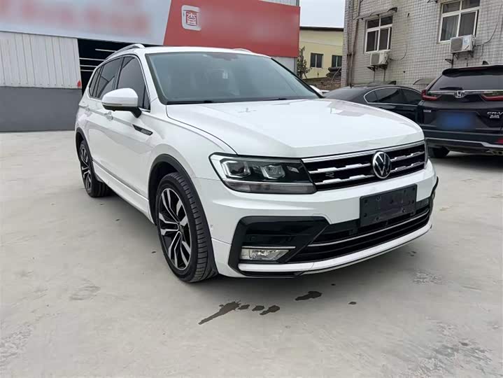 Фото 4 - Volkswagen Tiguan L Pro