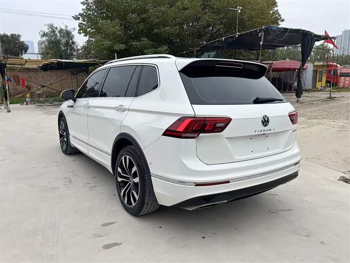 Фото 5 - Volkswagen Tiguan L Pro