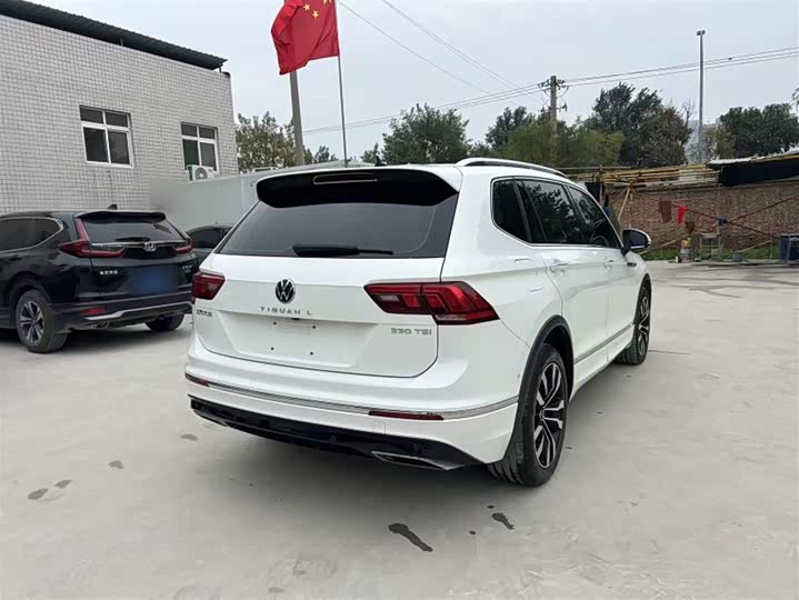 Фото 7 - Volkswagen Tiguan L Pro