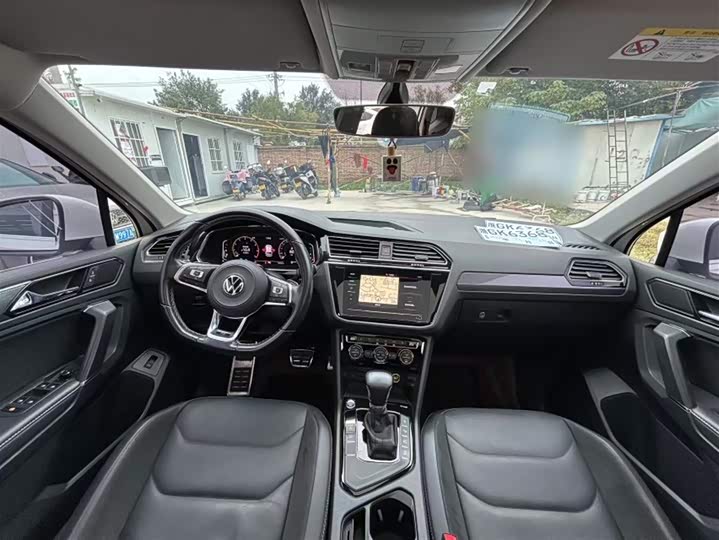 Фото 8 - Volkswagen Tiguan L Pro