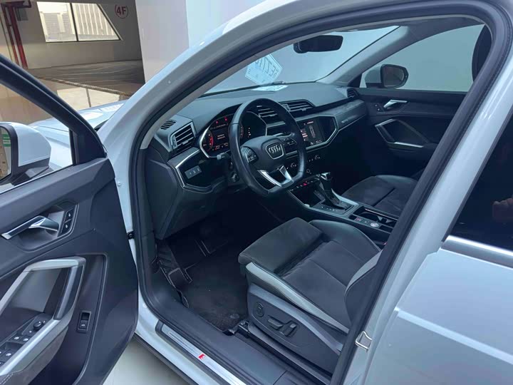 Фото 9 - Audi Q3