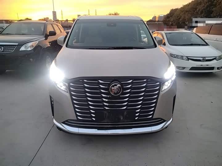 Фото 3 - Buick GL8 ES