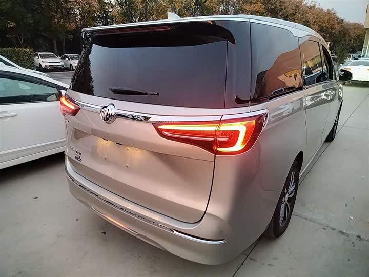 Фото 7 - Buick GL8 ES