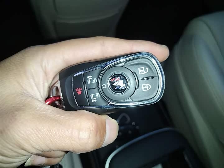 Фото 9 - Buick GL8 ES