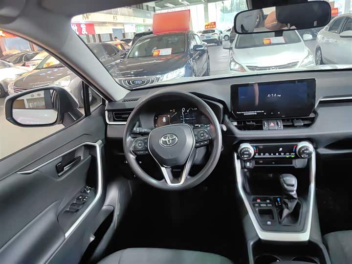 Фото 10 - Toyota RAV4