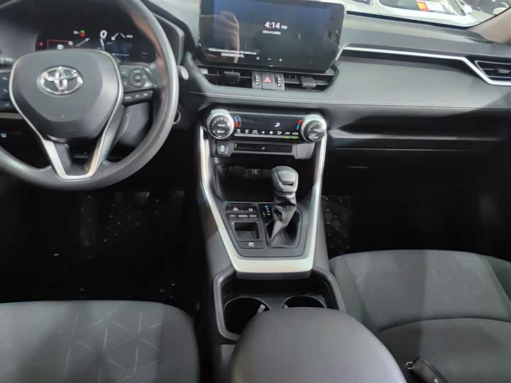 Фото 14 - Toyota RAV4