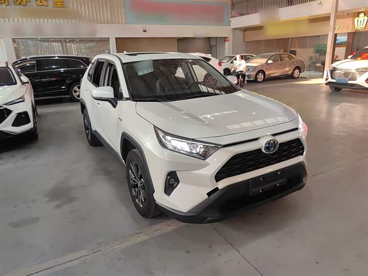 Фото 4 - Toyota RAV4