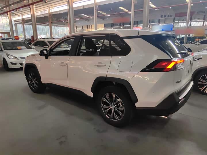 Фото 5 - Toyota RAV4