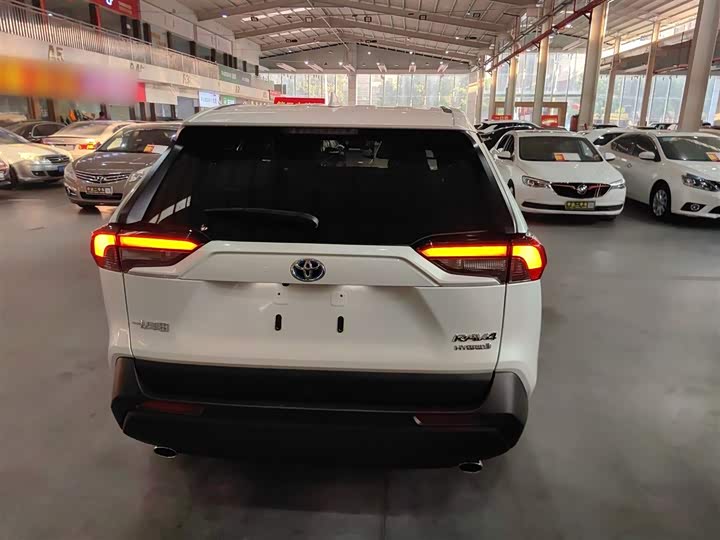 Фото 6 - Toyota RAV4