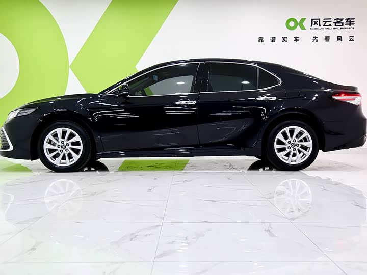 Фото 3 - Toyota Camry