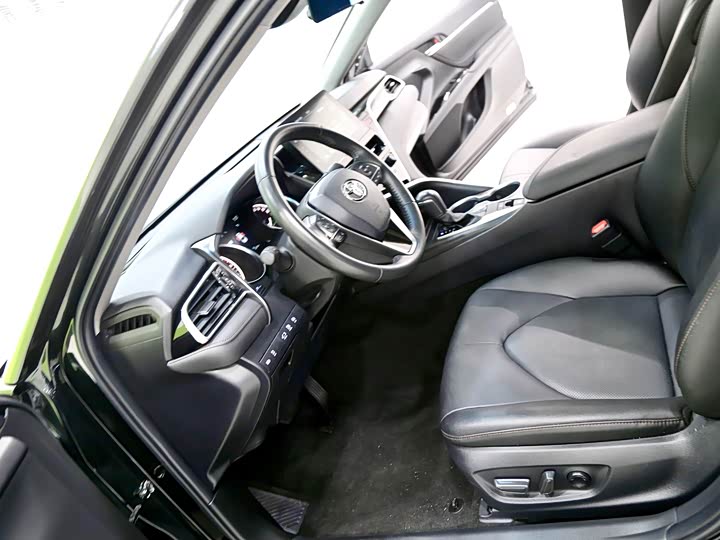 Фото 5 - Toyota Camry