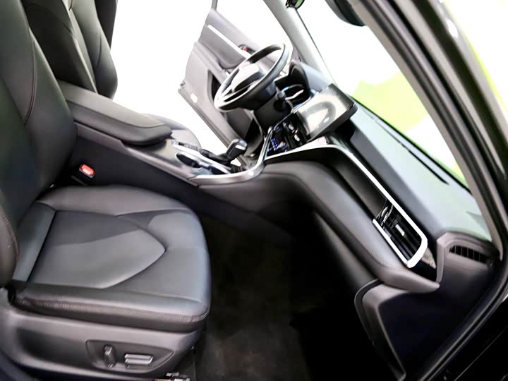 Фото 6 - Toyota Camry