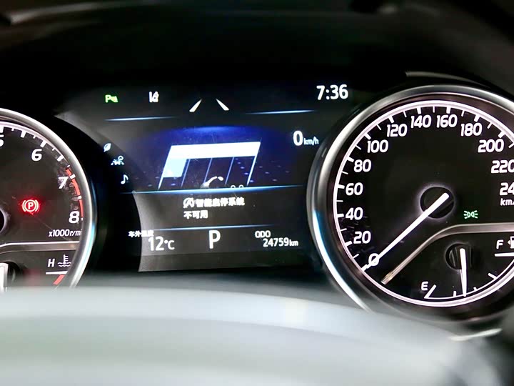 Фото 8 - Toyota Camry