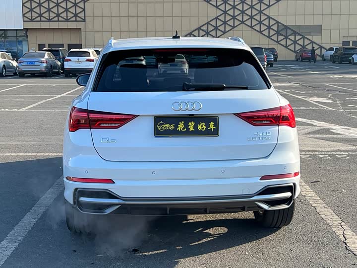 Фото 4 - Audi Q3