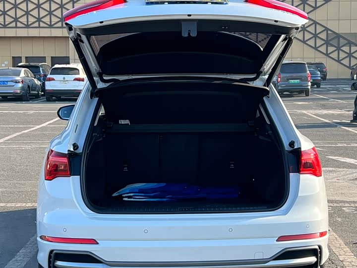 Фото 8 - Audi Q3