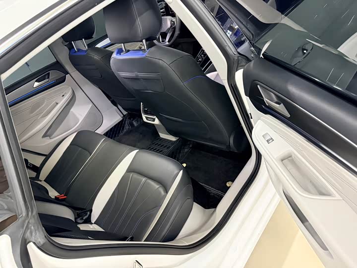 Фото 12 - Volkswagen Lamando L