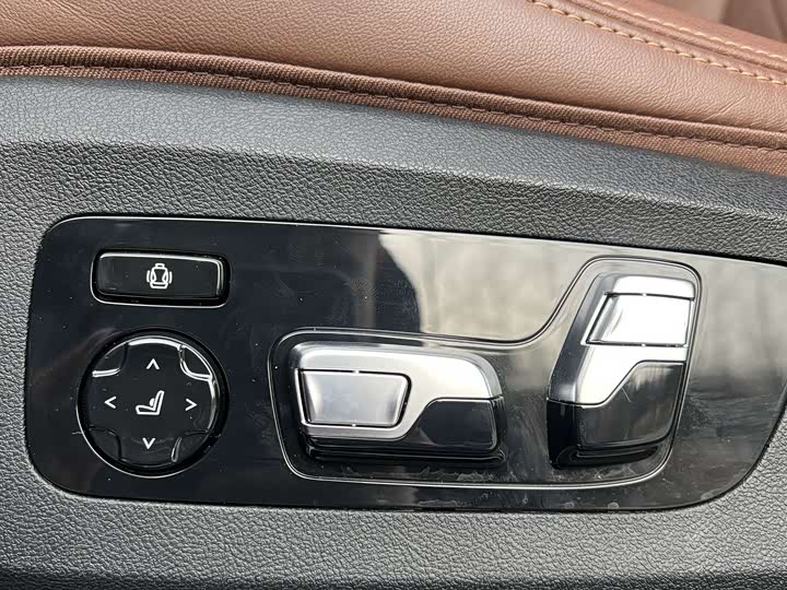 Фото 16 - BMW X6