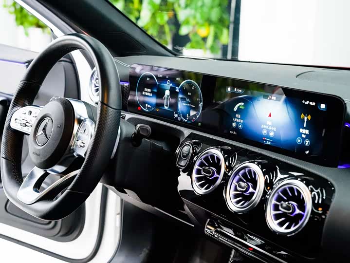 Фото 8 - Mercedes-Benz A-Class