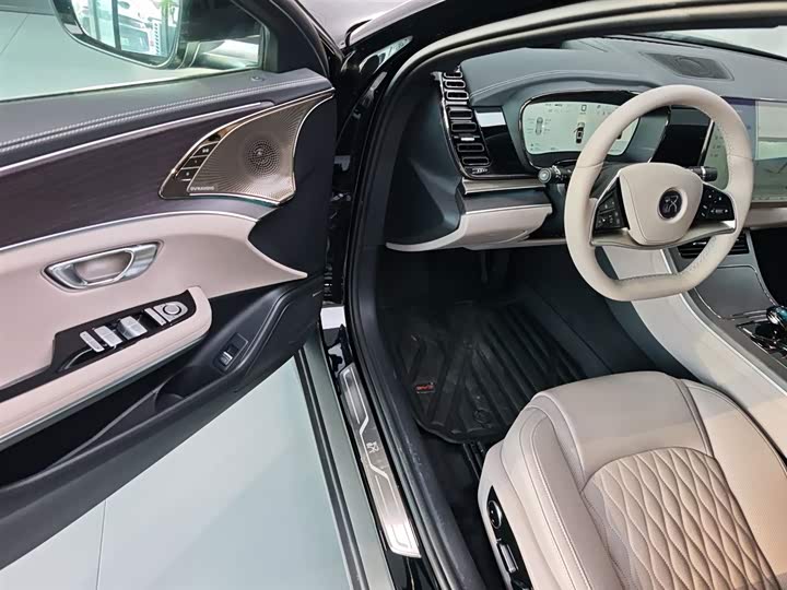 Фото 14 - BYD Han