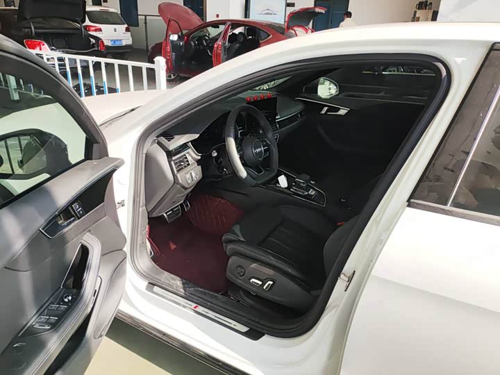 Фото 7 - Audi A4L