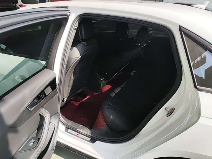 Фото 8 - Audi A4L