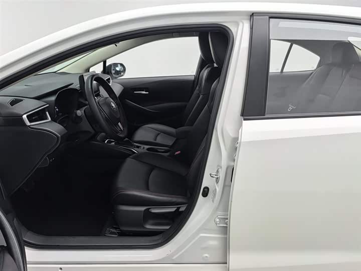 Фото 10 - Toyota Corolla