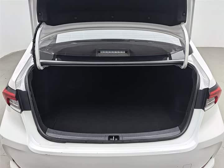 Фото 16 - Toyota Corolla