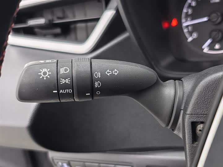 Фото 21 - Toyota Corolla