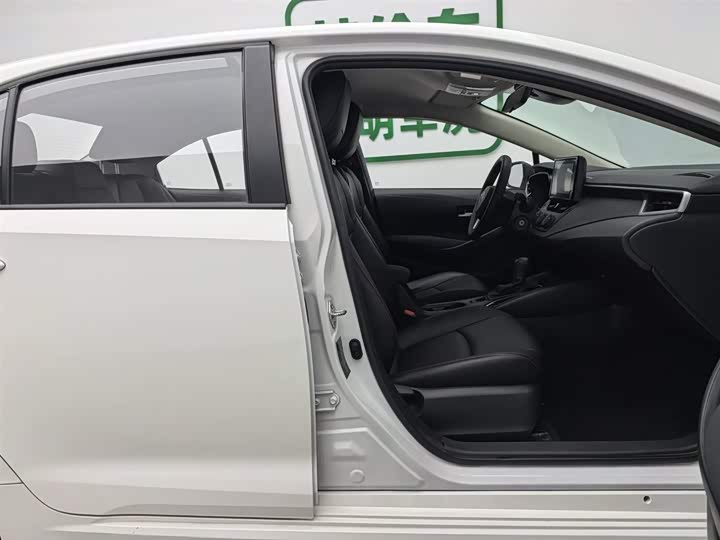 Фото 23 - Toyota Corolla