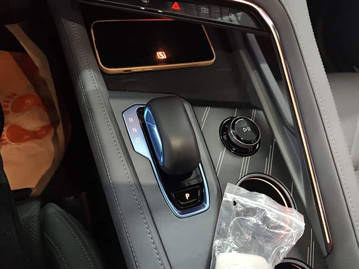 Фото 14 - Zeekr 001